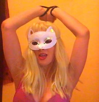 La bambola perfetta ti aspetta legata