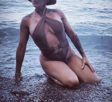 Public Photo of DamaRossa